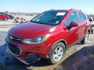 2022 Chevrolet Trax LT with VIN KL7CJLSM9NB568820, listed as a IAAI auction lot 41757713 with 35,243 mi miles. Bid and sale history available at carsss.com. Image 2.