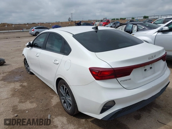 2023 Kia Forte LXS z VIN 3KPF24AD7PE686469, wystawiony jako IAAI lot #42112744 z przebiegiem 103 937 mil mil oraz . Historia ofert i sprzedaży dostępna na DreamBid. Obrazek 3.