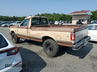 1990 Ford F-250 z VIN 2FTHF26H4LCA00395, wystawiony jako Copart lot #60321695 z przebiegiem 50 927 mil mil oraz Szkoda całkowita • Salvage title. Historia ofert i sprzedaży dostępna na DreamBid. Obrazek 2.