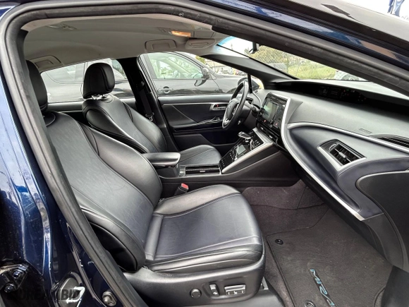 2017 Toyota Mirai with VIN JTDBVRBD8HA001207, listed as a Copart auction lot 53699745 with 87,008 mi miles and Clean Title. Bid and sale history available at carsss.com. Image 5.