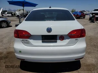 2014 Volkswagen Jetta SE with VIN 3VWD17AJ0EM267333, listed as a Copart auction lot 57684255 with 130,141 mi miles and Salvage title. Bid and sale history available at DreamBid. Image 6.