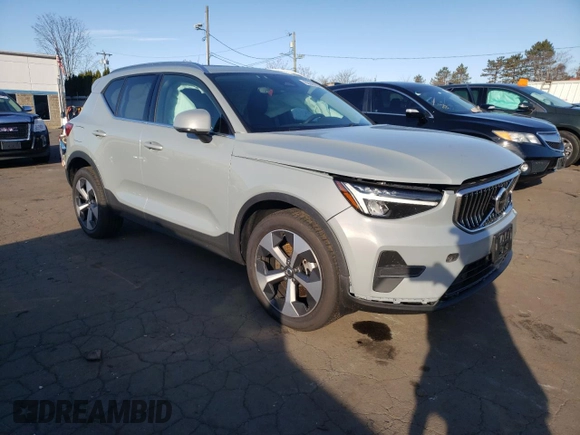 2024 Volvo XC40 Core Bright Theme с VIN YV4L12UK1R2233367, выставлен на аукционе Copart как лот 83046854 с пробегом 3 358 миль миль и Списание • Salvage title. История ставок и продаж доступна на DreamBid. Изображение 4.