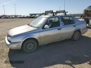 1998 Volkswagen Jetta z VIN 3VWYA81H3WM135267, wystawiony jako Copart lot #55296085 z przebiegiem 231 411 mil mil oraz Czysty tytuł • Clean title. Historia ofert i sprzedaży dostępna na DreamBid. Obrazek 1.