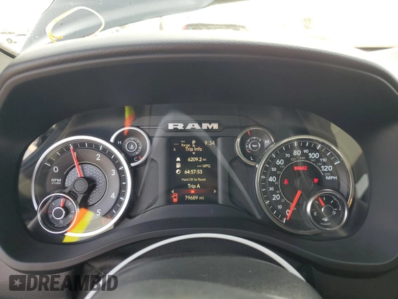 2021 Ram 1500 Big Horn z VIN 1C6RREFM3MN594359, wystawiony jako Copart lot #47924645 z przebiegiem 79 689 mil mil oraz Szkoda całkowita • Salvage title. Historia ofert i sprzedaży dostępna na DreamBid. Obrazek 9.