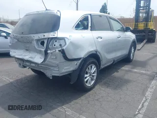 2019 Kia Sorento L with VIN 5XYPG4A30KG575383, listed as a IAAI auction lot 41958901 with 102,797 mi miles. Bid and sale history available at carsss.com. Image 4.