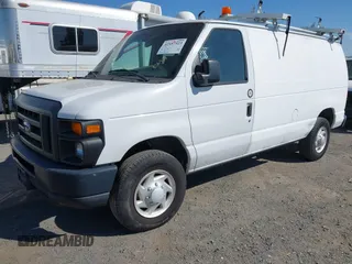 2008 Ford Econoline Cargo Commercial z VIN 1FTNE24L08DB53392, wystawiony jako IAAI lot #42557523 z przebiegiem 138 282 mil mil oraz . Historia ofert i sprzedaży dostępna na DreamBid. Obrazek 2.