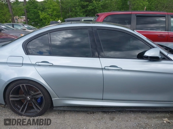 2018 BMW M3 z VIN WBS8M9C55J5J78602, wystawiony jako IAAI lot #42116904 z przebiegiem 75 846 mil mil oraz . Historia ofert i sprzedaży dostępna na DreamBid. Obrazek 13.