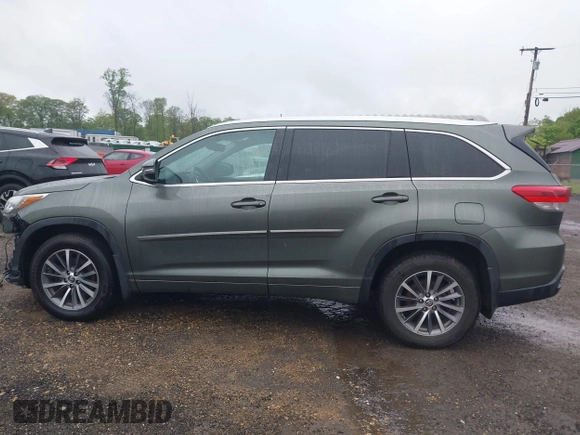 2018 Toyota Highlander SE with VIN 5TDJZRFH1JS867420, listed as a IAAI auction lot 42162279 with 58,504 mi miles and . Bid and sale history available at DreamBid. Image 15.