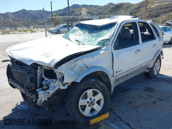 2005 Ford Escape Hybrid with VIN 1FMCU96H55KD91317, listed as a IAAI auction lot 41813426 with 250,978 mi miles. Bid and sale history available at carsss.com. Image 2.