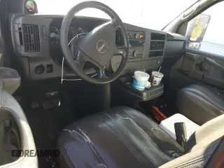 2008 GMC Savana Commercial 9E9 SRW with VIN 1GDGG31C581911818, listed as a Copart auction lot 85302684 with 192,740 mi miles and Salvage Title. Bid and sale history available at carsss.com. Image 8.