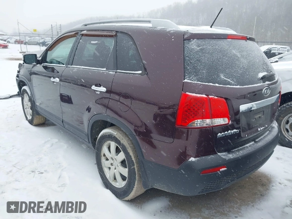 2011 Kia Sorento LX with VIN 5XYKTCA18BG102281, listed as a IAAI auction lot 41613420 with 115,916 mi miles. Bid and sale history available at carsss.com. Image 3.