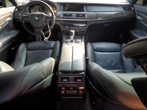 2015 BMW 7 Series 740i с VIN WBAYA6C59FD827049, выставлен на аукционе Copart как лот 43316645 с пробегом 97 677 миль миль и Списание • Salvage title. История ставок и продаж доступна на DreamBid. Изображение 8.