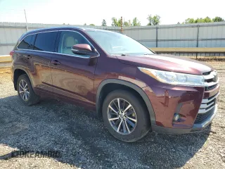 2018 Toyota Highlander SE z VIN 5TDJZRFH9JS825464, wystawiony jako Copart lot #59546165 z przebiegiem 89 655 mil mil oraz Szkoda całkowita • Salvage title. Historia ofert i sprzedaży dostępna na DreamBid. Obrazek 4.