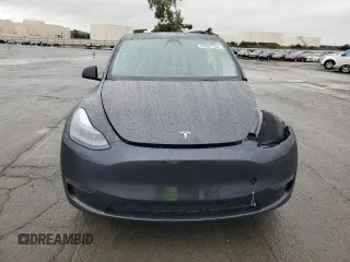 2024 Tesla Model Y with VIN 7SAYGDED6RF131193, listed as a Copart auction lot 47822735 with 10,007 mi miles and Salvage Title. Bid and sale history available at DreamBid. Image 5.