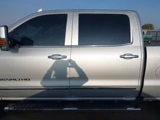 2017 GMC Sierra 2500HD Denali with VIN 1GT12UEY2HF192132, listed as a IAAI auction lot 42094570 with 119,361 mi miles and . Bid and sale history available at DreamBid. Image 15.