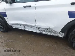 2022 Ford Police Interceptor Utility z VIN 1FM5K8AB5NGA54483, wystawiony jako IAAI lot #41562308 z przebiegiem 65 002 mil mil oraz . Historia ofert i sprzedaży dostępna na DreamBid. Obrazek 6.
