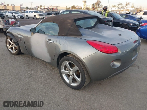 2006 Pontiac Solstice z VIN 1G2MB35B36Y119456, wystawiony jako IAAI lot #41850695 z przebiegiem 135 911 mil mil oraz . Historia ofert i sprzedaży dostępna na DreamBid. Obrazek 3.