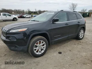 2016 Jeep Cherokee Latitude with VIN 1C4PJMCS3GW323322, listed as a Copart auction lot 50206185 with 183,062 mi miles and Salvage Title. Bid and sale history available at carsss.com. Image 1.