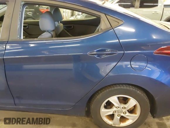 2015 Hyundai Elantra SE z VIN 5NPDH4AE3FH647340, wystawiony jako IAAI lot #39683590 z przebiegiem 149 884 mil mil oraz . Historia ofert i sprzedaży dostępna na DreamBid. Obrazek 14.