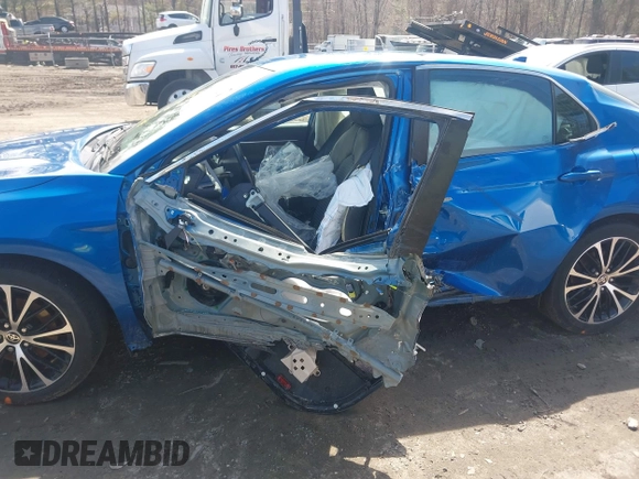 2020 Toyota Camry SE z VIN 4T1G11BK9LU016562, wystawiony jako IAAI lot #41954944 z przebiegiem 59 817 mil mil oraz . Historia ofert i sprzedaży dostępna na DreamBid. Obrazek 6.