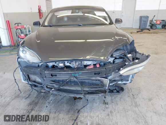 2014 Tesla Model S 60 with VIN 5YJSA1H13EFP49912, listed as a IAAI auction lot 41716661 with 129,776 mi miles and . Bid and sale history available at DreamBid. Image 6.