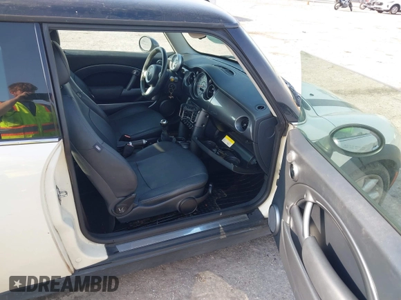 2006 MINI Hardtop with VIN WMWRC33596TK73174, listed as a IAAI auction lot 41848500 with 182,704 mi miles and . Bid and sale history available at DreamBid. Image 5.