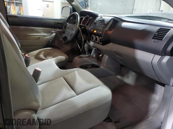 2010 Toyota Tacoma z VIN 5TENX4CN7AZ713351, wystawiony jako Copart lot #61592505 z przebiegiem 194 834 mil mil oraz Czysty tytuł • Clean title. Historia ofert i sprzedaży dostępna na DreamBid. Obrazek 10.