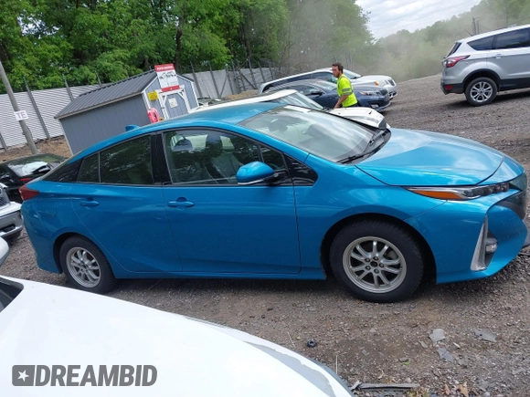 2017 Toyota Prius Plus z VIN JTDKARFP5H3006370, wystawiony jako IAAI lot #42247423 z przebiegiem 116 412 mil mil oraz . Historia ofert i sprzedaży dostępna na DreamBid. Obrazek 14.