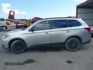 2020 Mitsubishi Outlander ES z VIN JA4AZ3A37LZ042888, wystawiony jako IAAI lot #41474954 z przebiegiem 98 616 mil mil oraz . Historia ofert i sprzedaży dostępna na DreamBid. Obrazek 14.