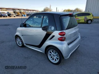 2015 Smart fortwo Passion with VIN WMEEJ9AA5FK829000, listed as a Copart auction lot 88367555 with Not provided miles and Clean title. Bid and sale history available at DreamBid. Image 2.