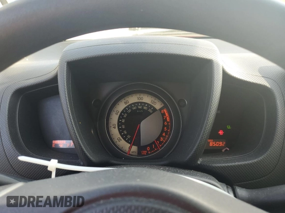 2014 Scion xD z VIN JTKKUPB41E1039907, wystawiony jako Copart lot #57040925 z przebiegiem 85 092 mil mil oraz Tytuł czysty. Historia ofert i sprzedaży dostępna na DreamBid. Obrazek 9.