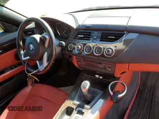 2009 BMW Z4 sDrive30i with VIN WBALM535X9E161734, listed as a Copart auction lot 69882644 with 128,815 mi miles and Non Repairable. Bid and sale history available at carsss.com. Image 9.