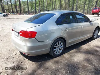 2013 Volkswagen Jetta SE with VIN 3VWDX7AJ9DM253430, listed as a IAAI auction lot 41997354 with 97,493 mi miles and . Bid and sale history available at DreamBid. Image 4.