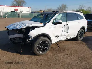 2024 Kia Sorento S z VIN 5XYRL4JCXRG273002, wystawiony jako IAAI lot #42092542 z przebiegiem 8444 mil mil oraz . Historia ofert i sprzedaży dostępna na DreamBid. Obrazek 2.
