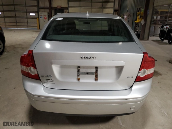 2004 Volvo S40 with VIN YV1MS382442015558, listed as a Copart auction lot 82633104 with 91,711 mi miles and Clean Title. Bid and sale history available at carsss.com. Image 6.