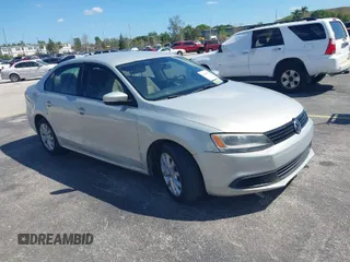 2011 Volkswagen Jetta SE with VIN 3VWDX7AJ4BM330363, listed as a IAAI auction lot 41841068 with 154,676 mi miles and . Bid and sale history available at DreamBid. Image 1.
