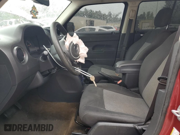 2016 Jeep Patriot Sport z VIN 1C4NJPBA9GD710860, wystawiony jako Copart lot #58269305 z przebiegiem 132 067 mil mil oraz Czysty tytuł • Clean title. Historia ofert i sprzedaży dostępna na DreamBid. Obrazek 7.