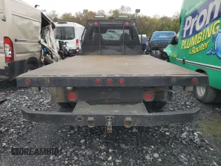 2001 Ford F-450 XL with VIN 1FDXF46F61EA15215, listed as a Copart auction lot 72968344 with 399,028 mi miles and Salvage Title. Bid and sale history available at carsss.com. Image 6.