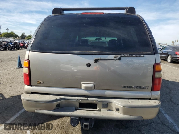2002 Chevrolet Suburban Z71 with VIN 3GNFK16T02G237847, listed as a Copart auction lot 85391084 with 277,509 mi miles and Clean Title. Bid and sale history available at carsss.com. Image 6.