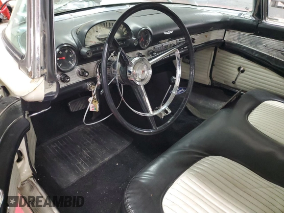 1956 Ford Thunderbird с VIN P6FH207435, выставлен на аукционе Copart как лот 46185885 с пробегом 15 314 миль миль и Чистый • Clean title. История ставок и продаж доступна на DreamBid. Изображение 8.