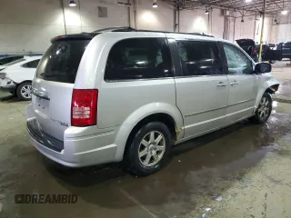 2010 Chrysler Town & Country Touring Plus z VIN 2A4RR8DX8AR414616, wystawiony jako Copart lot #52289845 z przebiegiem 211 759 mil mil oraz Czysty tytuł • Clean title. Historia ofert i sprzedaży dostępna na DreamBid. Obrazek 3.