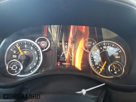2019 Ram 1500 Tradesman z VIN 1C6SRFCT9KN738027, wystawiony jako Copart lot #87824045 z przebiegiem 198 889 mil mil oraz Czysty tytuł • Clean title. Historia ofert i sprzedaży dostępna na DreamBid. Obrazek 9.
