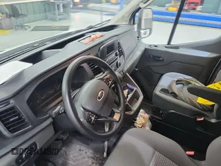 2023 Ford Transit Cargo z VIN 1FTBR1X86PKC02291, wystawiony jako IAAI lot #42791621 z przebiegiem 32 389 mil mil oraz . Historia ofert i sprzedaży dostępna na DreamBid. Obrazek 2.