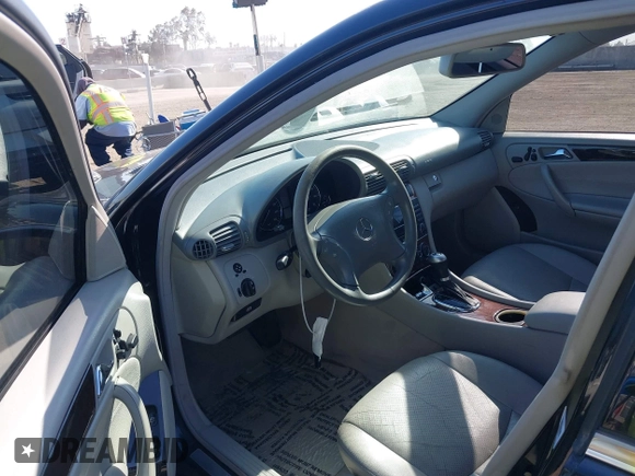 2007 Mercedes-Benz C with VIN WDBRF54J07F839688, listed as a IAAI auction lot 42157558 with 138,518 mi miles and . Bid and sale history available at DreamBid. Image 5.