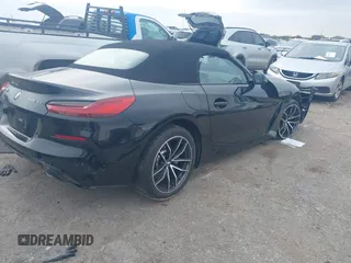 2022 BMW Z4 sDrive30i with VIN WBAHF3C05NWX43513, listed as a IAAI auction lot 41581487 with 9,651 mi miles. Bid and sale history available at carsss.com. Image 4.