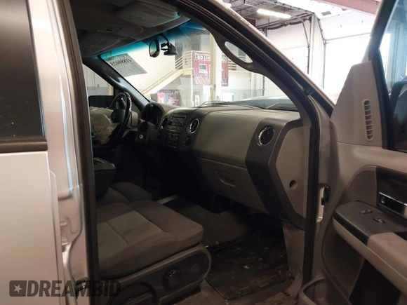 2005 Ford F-150 XLT with VIN 1FTPW14535FB22767, listed as a IAAI auction lot 41880025 with 1 mi miles. Bid and sale history available at carsss.com. Image 5.