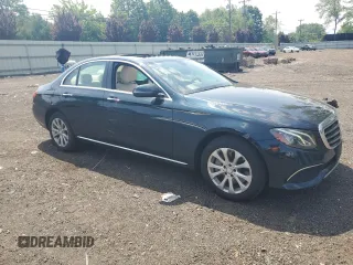 2017 Mercedes-Benz E 300 Luxury with VIN WDDZF4KBXHA185598, listed as a Copart auction lot 61011935 with 59,116 mi miles and Salvage title. Bid and sale history available at DreamBid. Image 4.