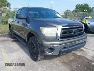 2010 Toyota Tundra z VIN 5TFRM5F1XAX003845, wystawiony jako IAAI lot #42206049 z przebiegiem 128 538 mil mil oraz . Historia ofert i sprzedaży dostępna na DreamBid. Obrazek 1.