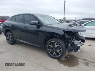 2025 BMW X2 M35i z VIN WBX83GM08S5128489, wystawiony jako IAAI lot #41575416 z przebiegiem 1213 mil mil oraz . Historia ofert i sprzedaży dostępna na DreamBid. Obrazek 14.