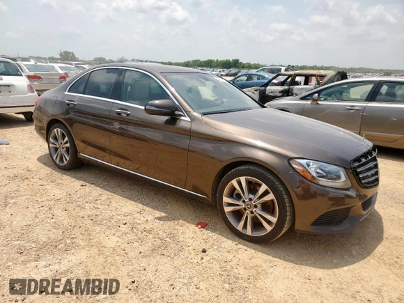 2017 Mercedes-Benz C 300 z VIN 55SWF4JB9HU217123, wystawiony jako Copart lot #59339195 z przebiegiem 136 805 mil mil oraz Czysty tytuł • Clean title. Historia ofert i sprzedaży dostępna na DreamBid. Obrazek 4.